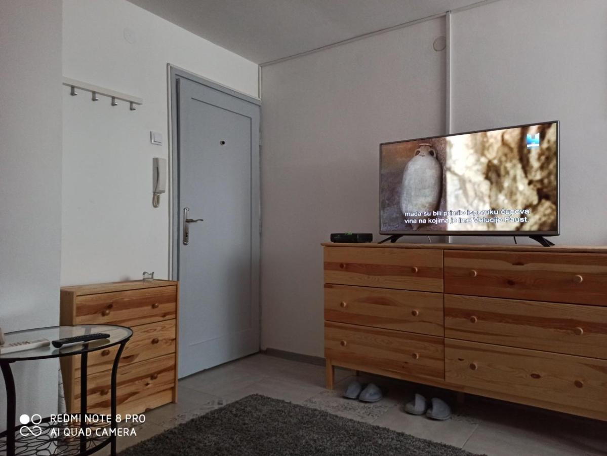 Tatjanina Garsonjera Appartement Subotica Buitenkant foto